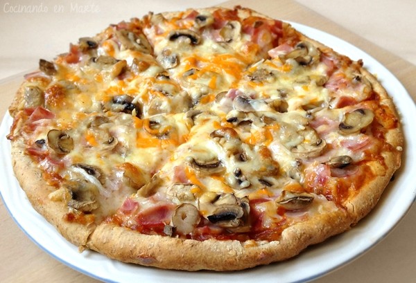 Pizza jamón york y champiñones(blog)